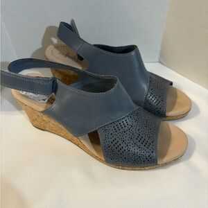 Clarks Women’s size 8 Lafley Joy leather cork wedge sandal blue-grey leather NWT
